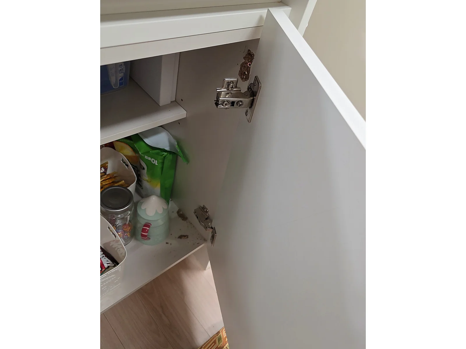 동탄 싱크대 경첩 수리 동탄 문짝 떨어짐 보강 시공 전