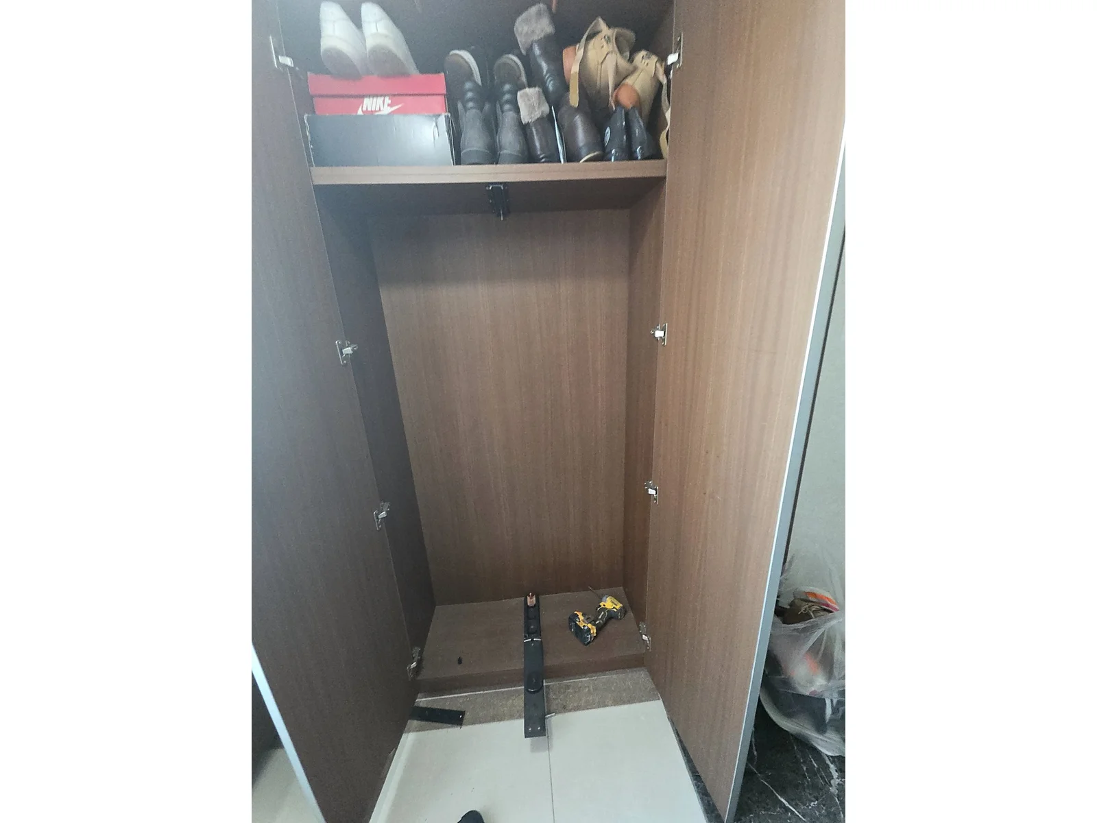 수원 현관 신발장 선반 리폼 고장난 회전신발장 교체 작업 중