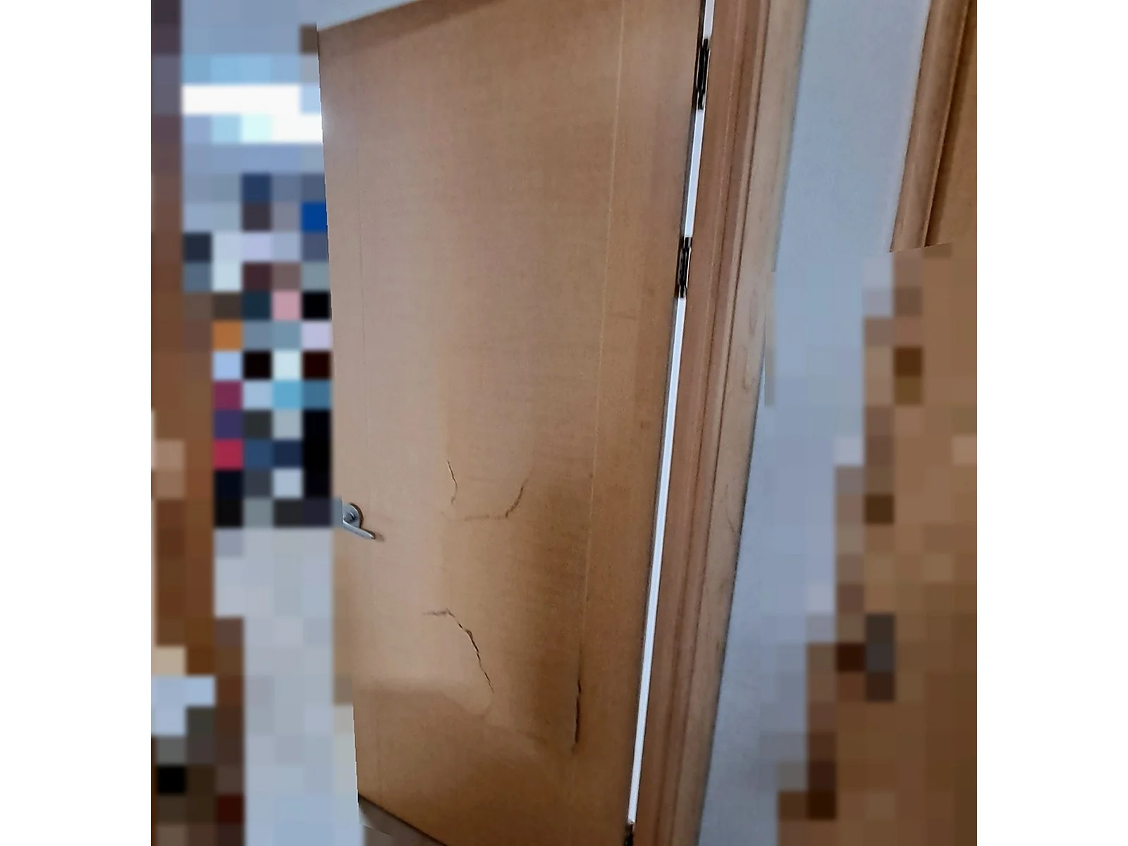 동탄 방문 교체 비용 가르는 기준 문틀 두고 깨진 문짝만 교체한 시공 전